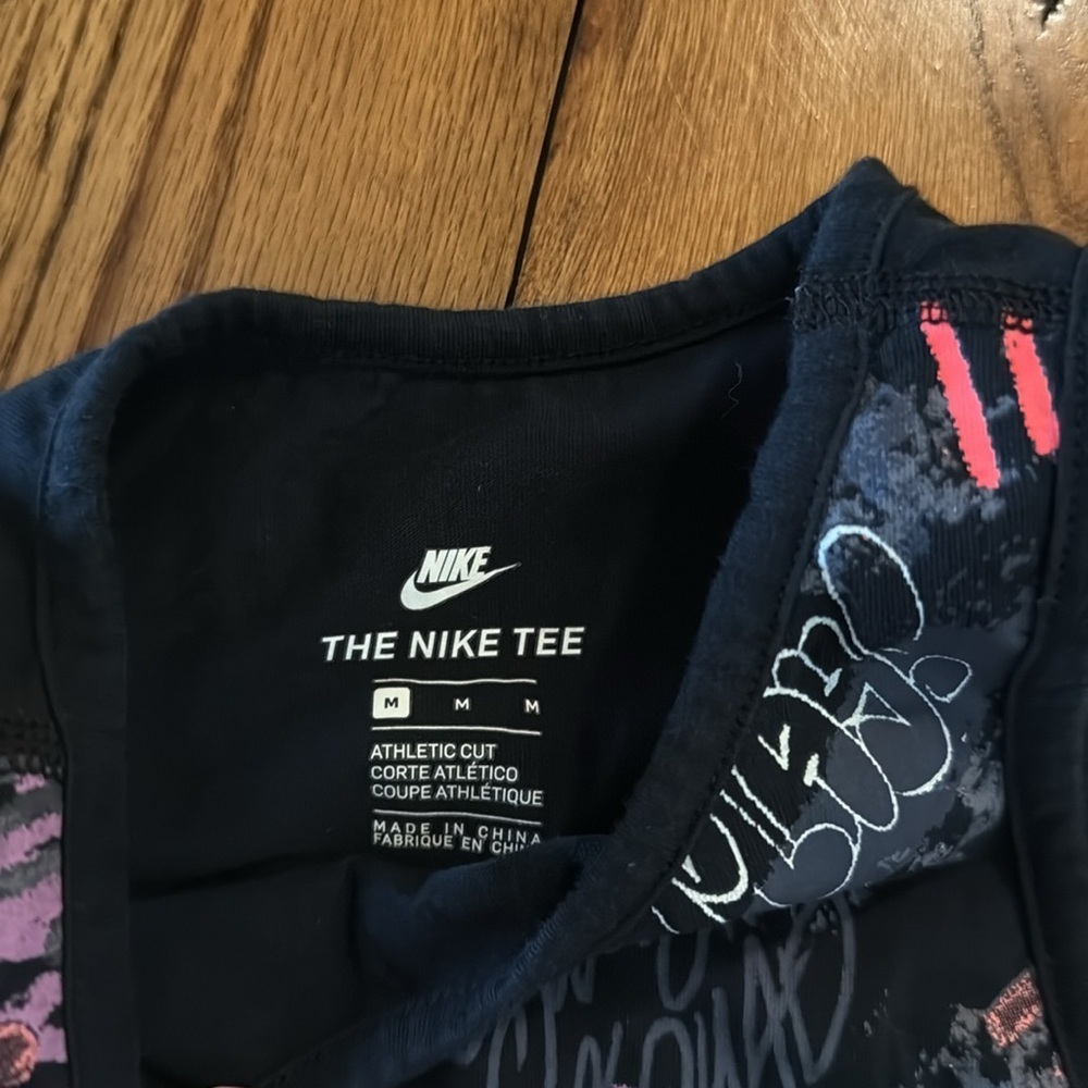 Nike pink graffiti tank and graphic Windrunner windbreaker size medium NWOT - Picture 5 of 14